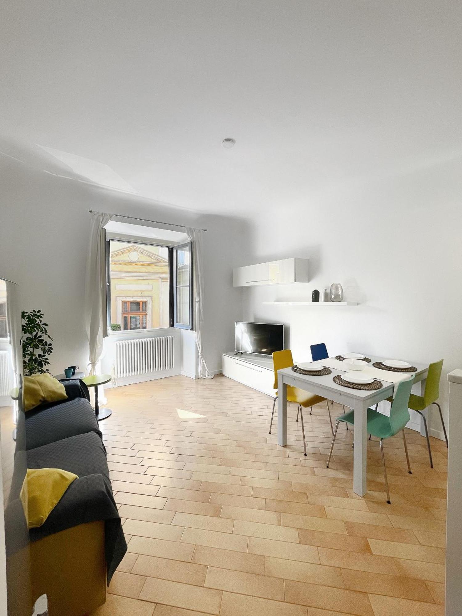 Ampio E Accogliente Bilocale - Fara 1, Porta Nuova Appartement